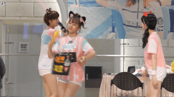 aaa4b6dad4bf36fc5e6464b3187c4510_1465525412_9414.gif