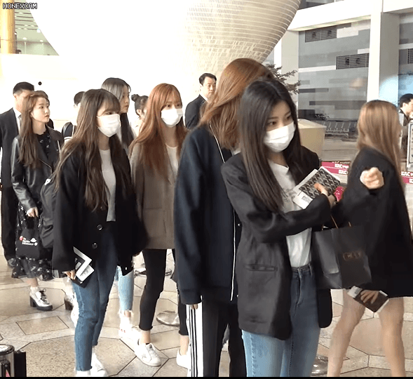 190423 아이즈원 출국