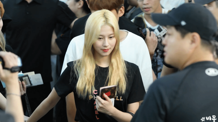 트와이스 출국