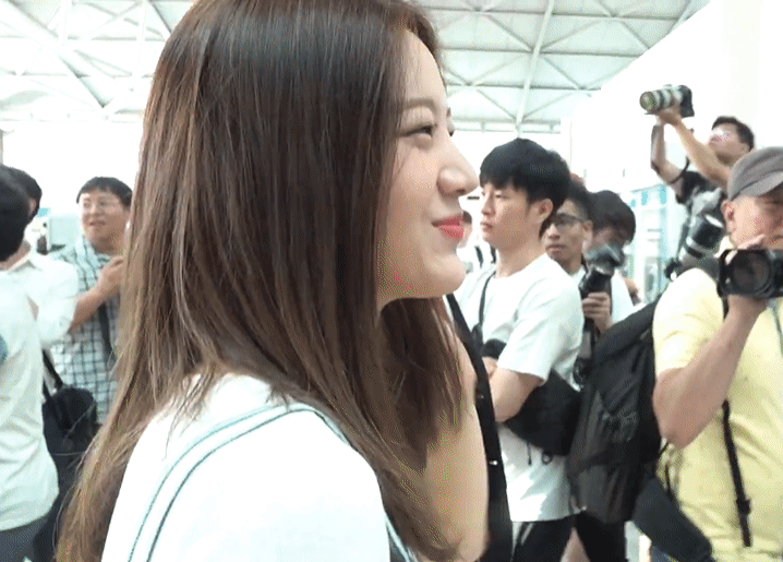 프로미스나인 출국