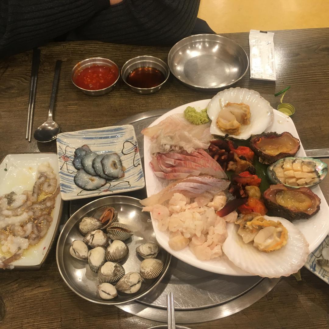 복집에서 먹은 모듬회 > 자유갤러리 | 딜바다닷컴 딜바다::복집에서 먹은 모듬회 > 자유갤러리