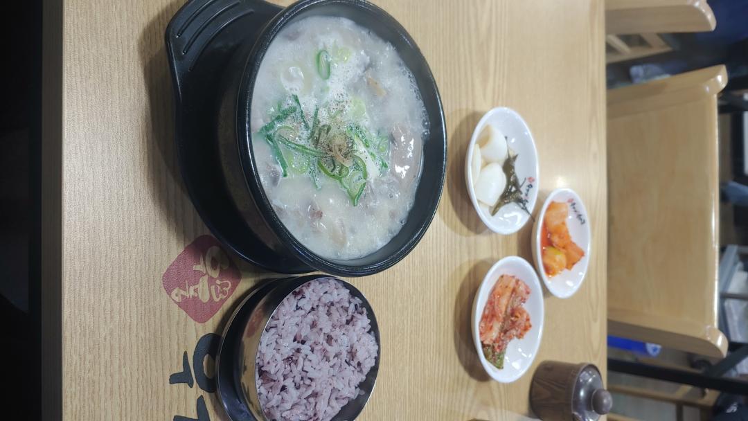 첫 출근 후 퇴근길 저녁식사 중입니다. > 자유게시판 | 딜바다닷컴 딜바다::첫 출근 후 퇴근길 저녁식사 중입니다. > 자유게시판